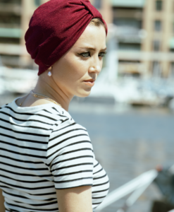 Le turban rouge bordeaux, un turban chic et tendance